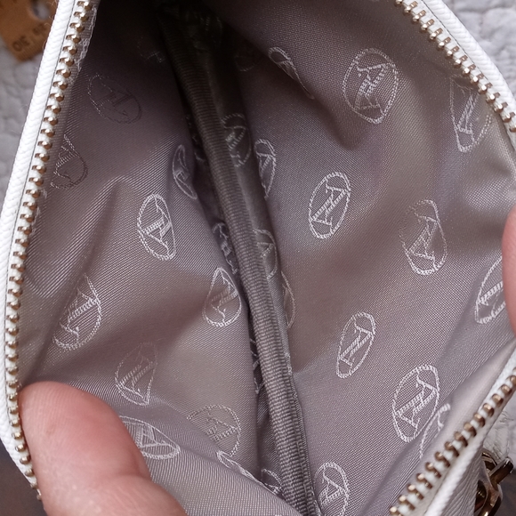 ADRIENNE VITTADINI WRISTLET/CLUTCH - Picture 4 of 7